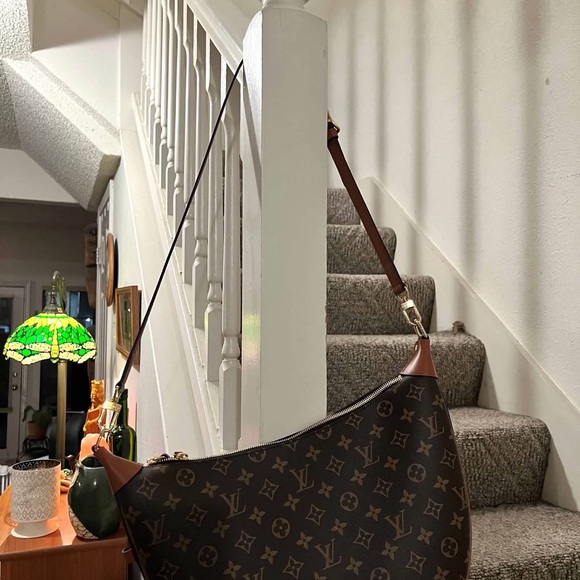 Louis Vuitton Loop Hobo - Picture 3 of 6